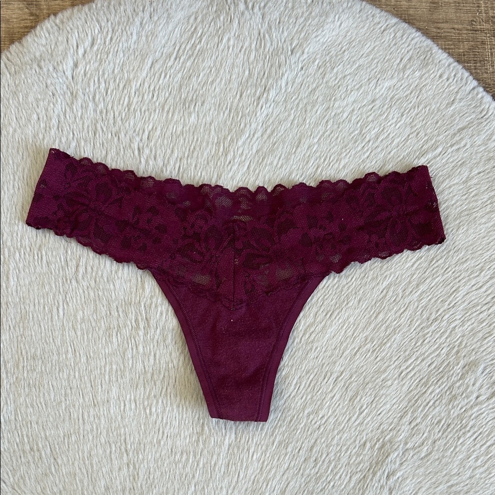 Victoria's Secret Lace Thong Panty XS